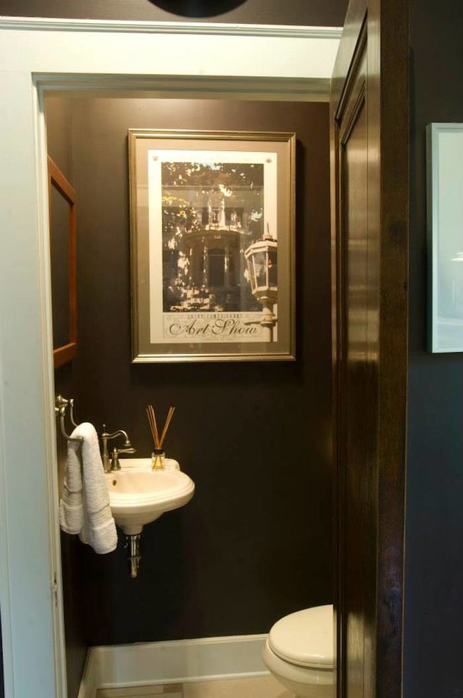 Esempio di una piccola stanza da bagno con doccia con lavabo sospeso e pareti nere