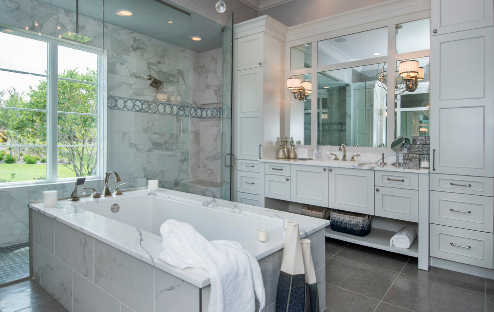Foto de cuarto de baño principal contemporáneo de tamaño medio con ducha doble y ducha con puerta con bisagras