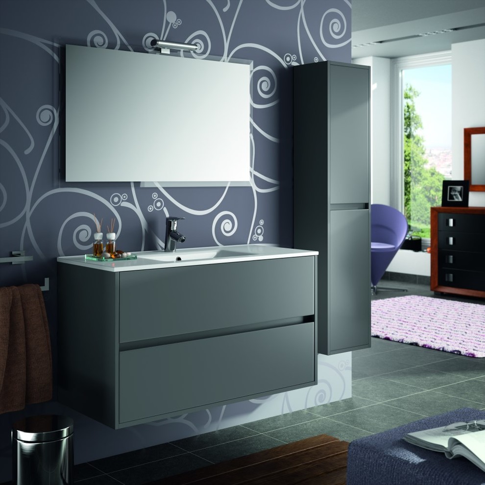 Bild på ett mellanstort funkis badrum med dusch, med släta luckor, grå skåp, lila väggar, skiffergolv, ett integrerad handfat, bänkskiva i kvartsit och grått golv