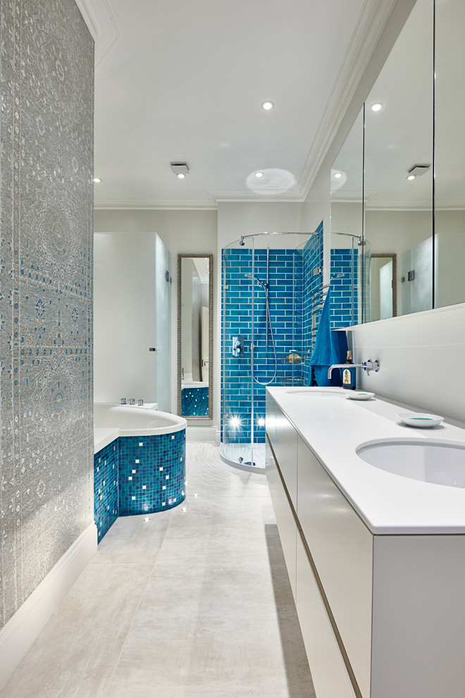 Свежая идея для дизайна: ванная комната: освещение в современном стиле - отличное фото интерьера