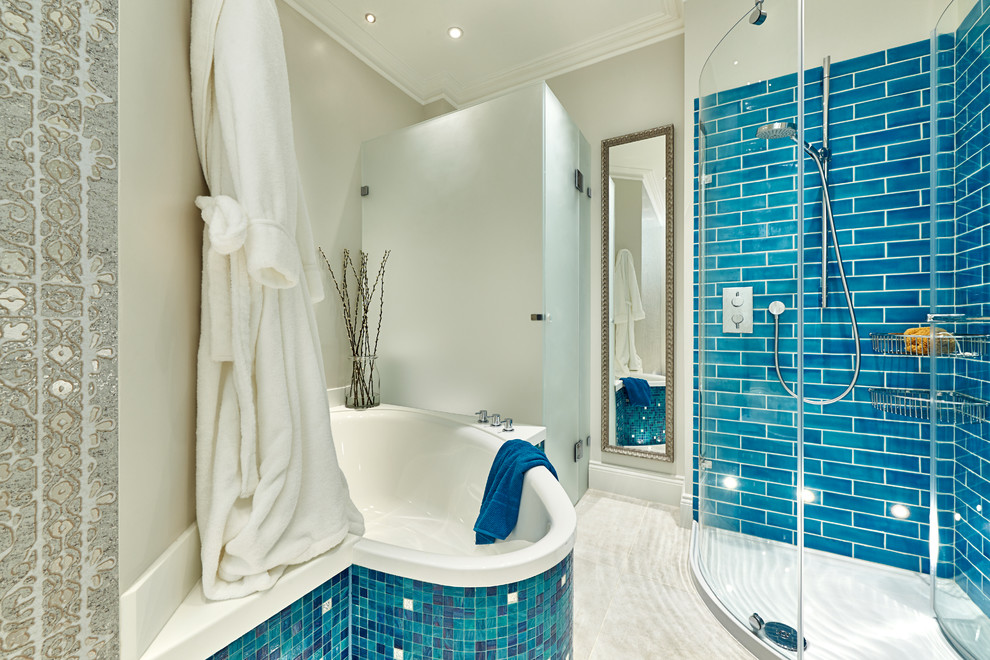 ロンドンにあるコンテンポラリースタイルのおしゃれな浴室 (照明) の写真