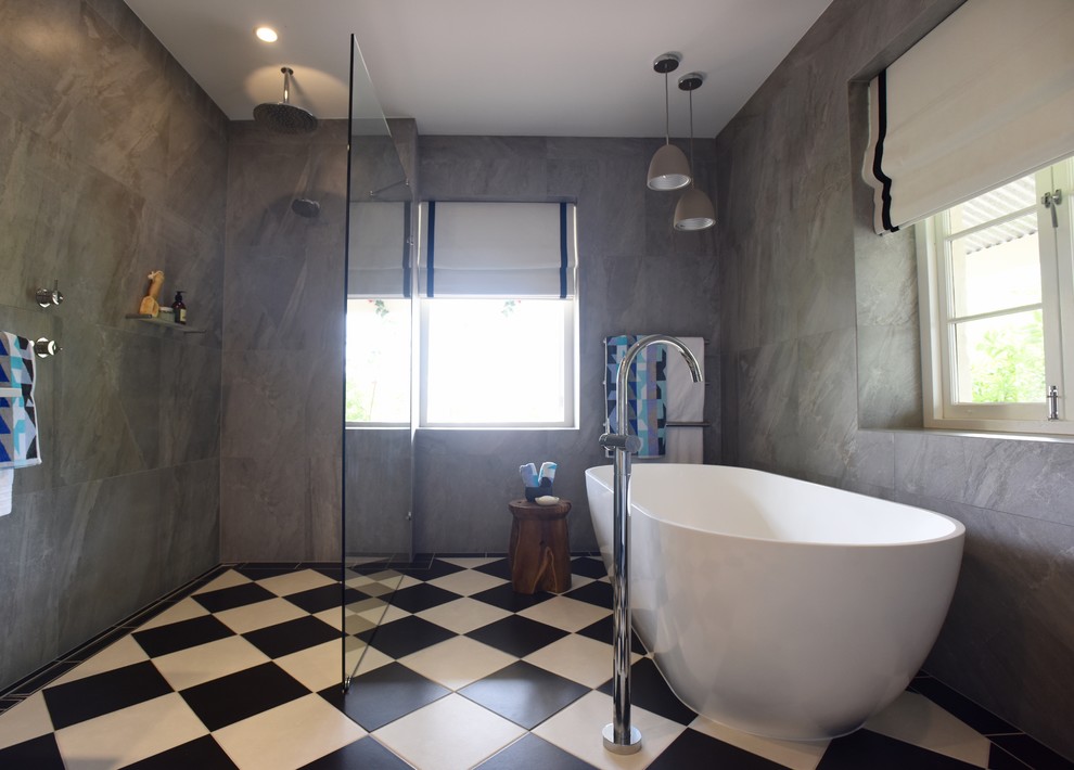 シドニーにあるラグジュアリーな広いトランジショナルスタイルのおしゃれな浴室の写真