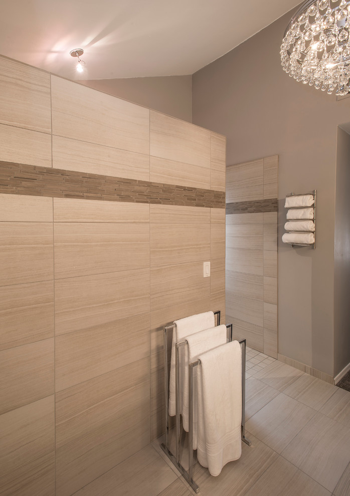 Стильный дизайн: главная ванная комната среднего размера в современном стиле с душем без бортиков и полом из керамогранита - последний тренд