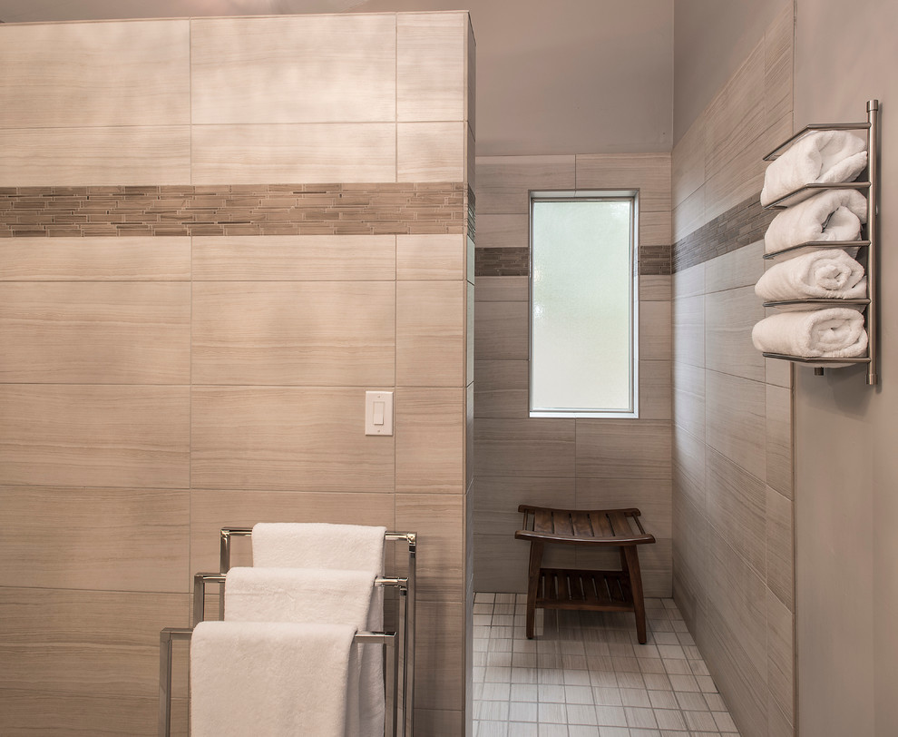 Inspiration pour une salle de bain principale design de taille moyenne avec une douche à l'italienne, des carreaux de porcelaine et un sol en carrelage de porcelaine.