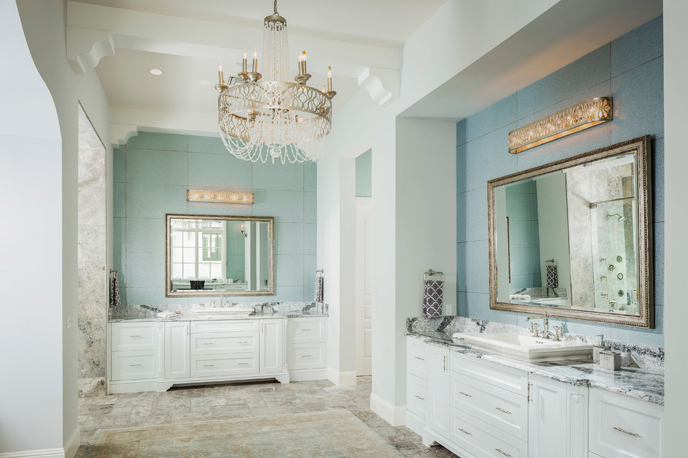 Imagen de cuarto de baño principal tradicional grande con armarios con paneles empotrados, puertas de armario blancas, bañera exenta, lavabo sobreencimera, encimera de mármol y encimeras grises