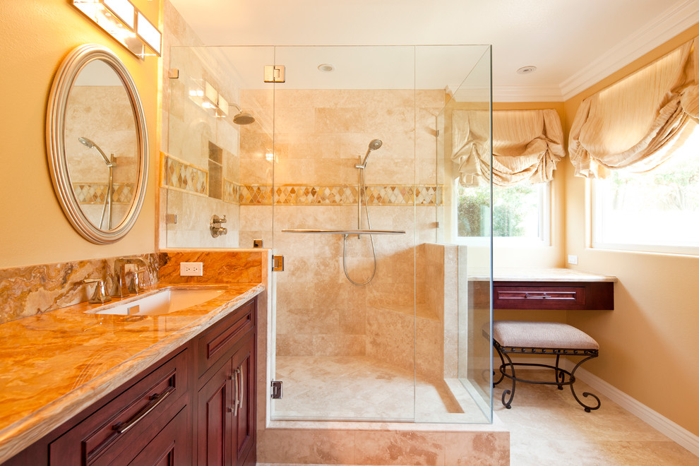 This is an example of a classic bathroom in Los Angeles.