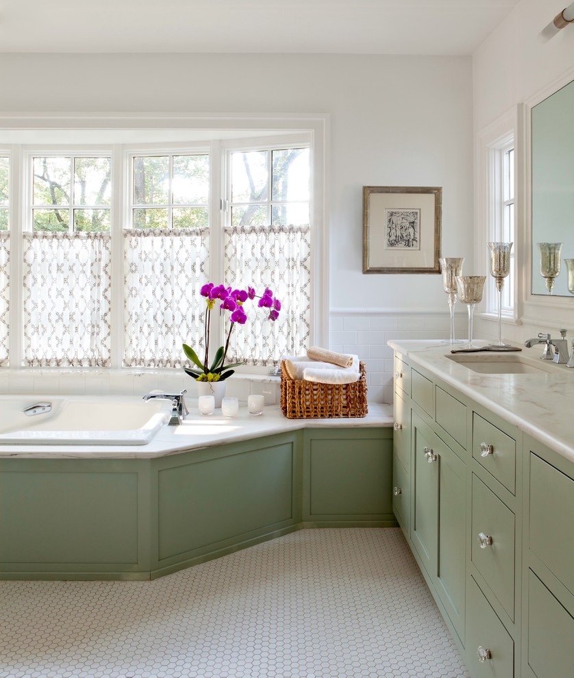 На фото: ванная комната в стиле неоклассика (современная классика) с плоскими фасадами, зелеными фасадами, накладной ванной, белыми стенами, полом из мозаичной плитки и врезной раковиной