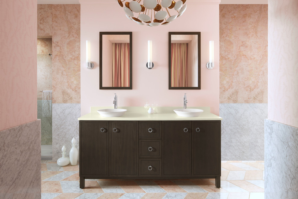 На фото: огромная главная ванная комната в современном стиле с настольной раковиной, плоскими фасадами, темными деревянными фасадами, розовой плиткой, столешницей из искусственного кварца, душем в нише, розовыми стенами и мраморным полом