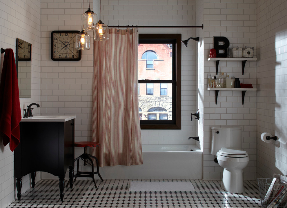 Esempio di una stanza da bagno stile americano con consolle stile comò, vasca ad alcova, doccia alcova, WC monopezzo, piastrelle grigie e lavabo a consolle