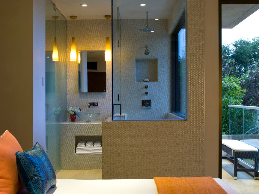 Ejemplo de cuarto de baño contemporáneo con lavabo sobreencimera, armarios abiertos, puertas de armario beige, encimera de azulejos, ducha doble, baldosas y/o azulejos beige y baldosas y/o azulejos de cerámica