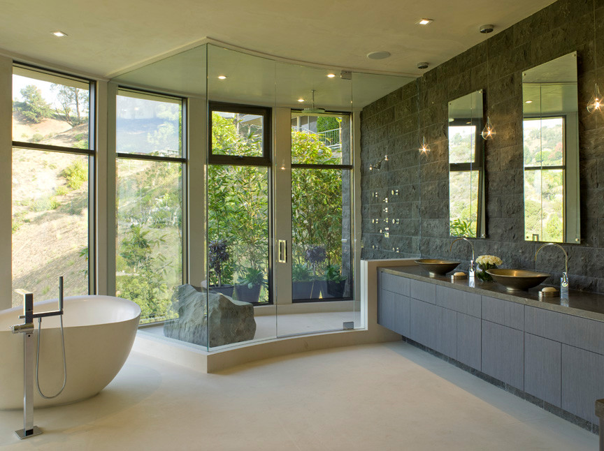 Photo of a modern bathroom in San Francisco with a vessel sink.