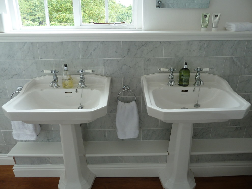 Пример оригинального дизайна: ванная комната среднего размера в стиле кантри
