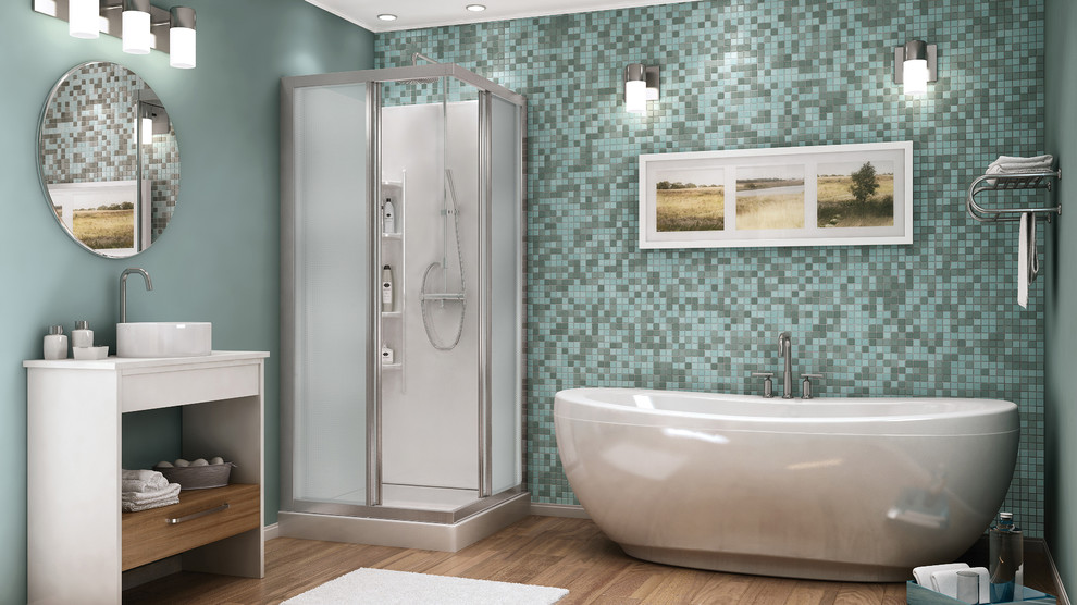 Свежая идея для дизайна: большая главная ванная комната в современном стиле с отдельно стоящей ванной, угловым душем, синей плиткой, плиткой мозаикой, синими стенами и полом из бамбука - отличное фото интерьера
