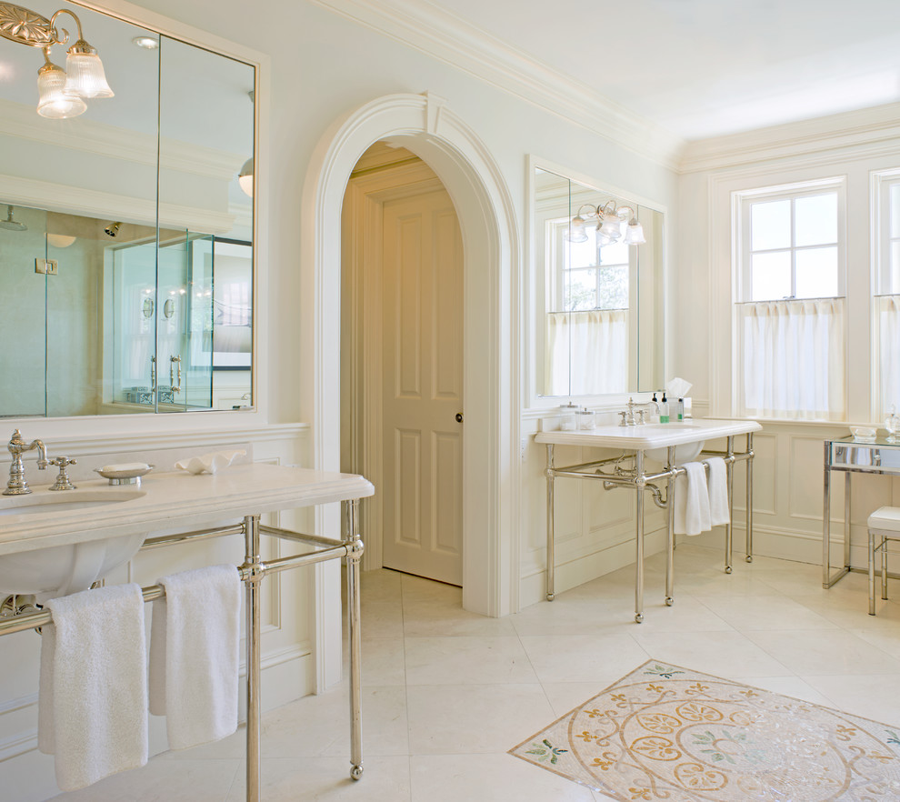 Inspiration för ett vintage badrum, med ett undermonterad handfat och vita väggar
