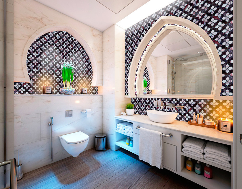 Idéer för ett mellanstort modernt lila en-suite badrum, med öppna hyllor, vita skåp, ett platsbyggt badkar, en hörndusch, en toalettstol med hel cisternkåpa, grön kakel, mosaik, beige väggar, plywoodgolv, ett integrerad handfat, marmorbänkskiva, brunt golv och med dusch som är öppen