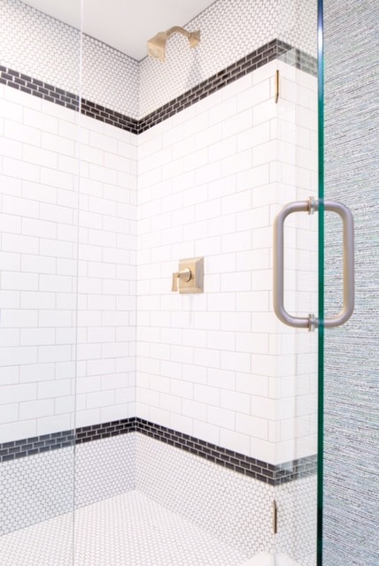 Idéer för små eklektiska badrum med dusch, med ett konsol handfat, en dubbeldusch, vit kakel, keramikplattor och klinkergolv i keramik