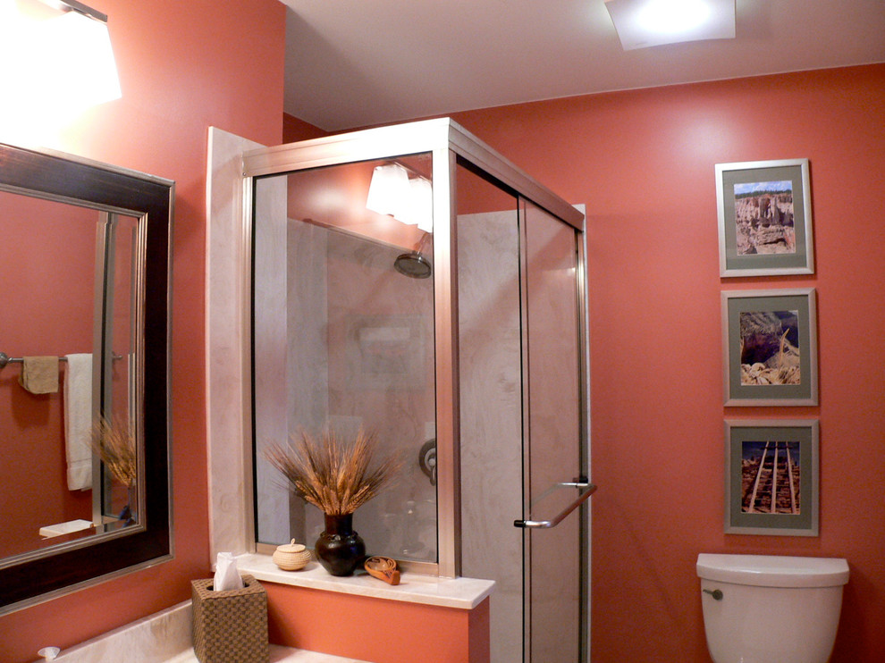 Идея дизайна: ванная комната среднего размера в современном стиле с мраморной столешницей, угловым душем, раздельным унитазом, розовыми стенами и душевой кабиной