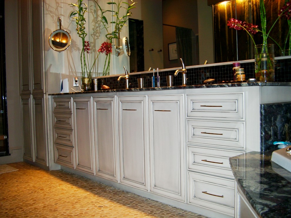Inspiration for a contemporary bathroom remodel in Philadelphia