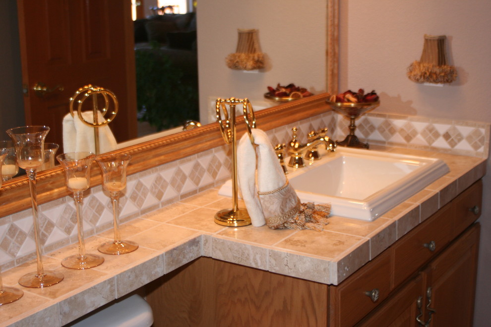 デンバーにあるトランジショナルスタイルのおしゃれな浴室の写真