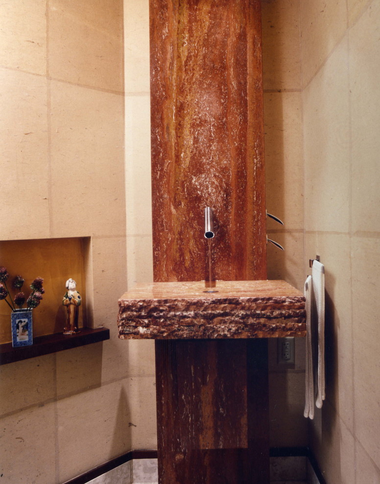 Стильный дизайн: ванная комната в современном стиле с монолитной раковиной - последний тренд