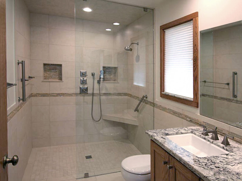 Bathroom - traditional bathroom idea in Sacramento