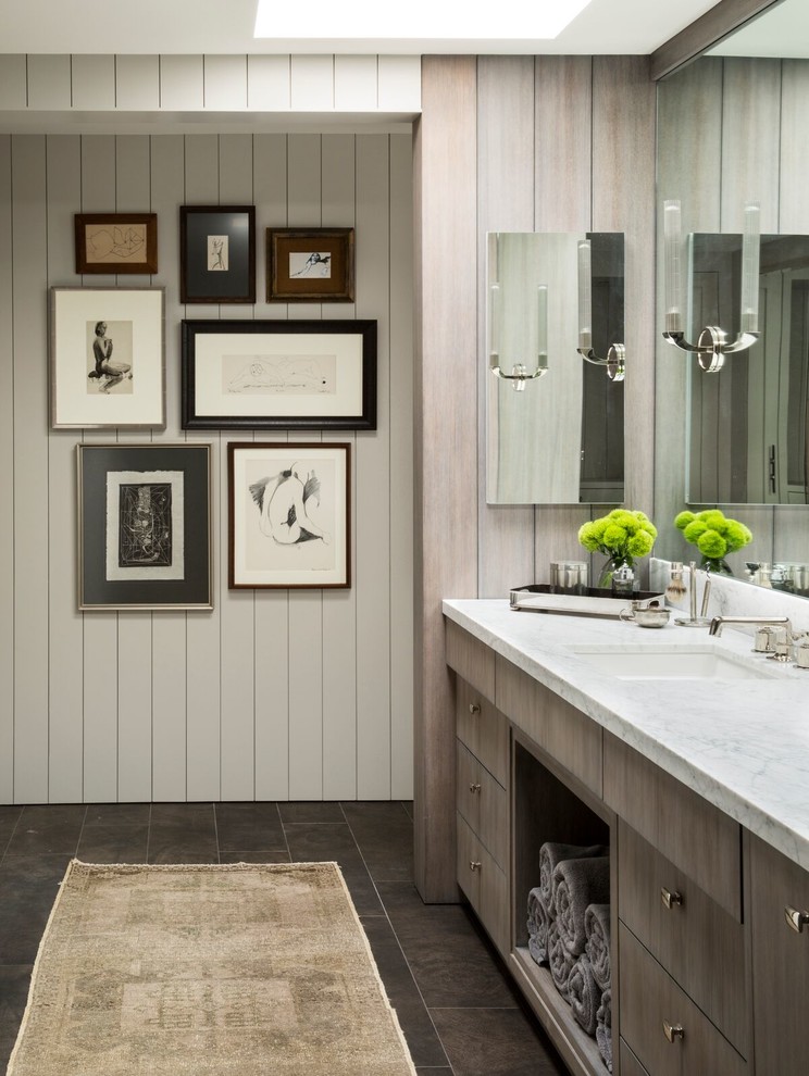 Foto de cuarto de baño principal actual con armarios con paneles lisos, paredes blancas y lavabo bajoencimera