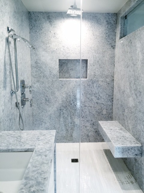 Esempio di un'ampia stanza da bagno padronale shabby-chic style con doccia aperta