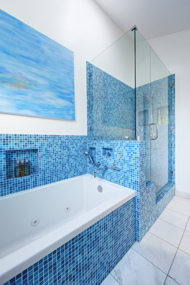 На фото: главная ванная комната среднего размера в стиле неоклассика (современная классика) с темными деревянными фасадами, накладной ванной, душевой комнатой, синей плиткой, плиткой мозаикой, мраморным полом, накладной раковиной, серым полом, душем с распашными дверями, коричневой столешницей и белыми стенами с