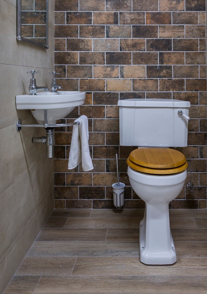 Inspiration for a timeless bathroom remodel in Dublin