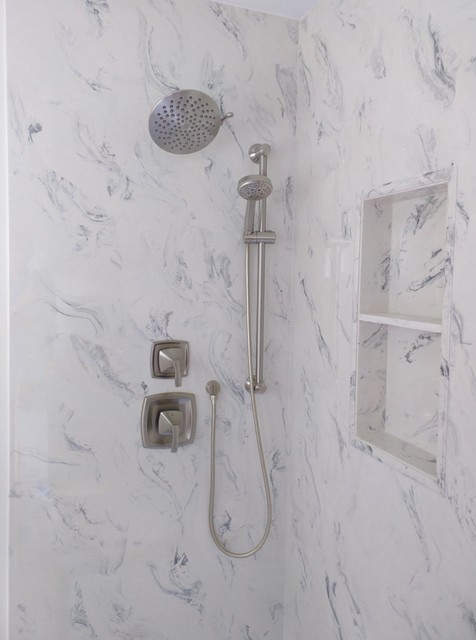 Foto di una stanza da bagno padronale minimal di medie dimensioni con doccia aperta e pareti grigie