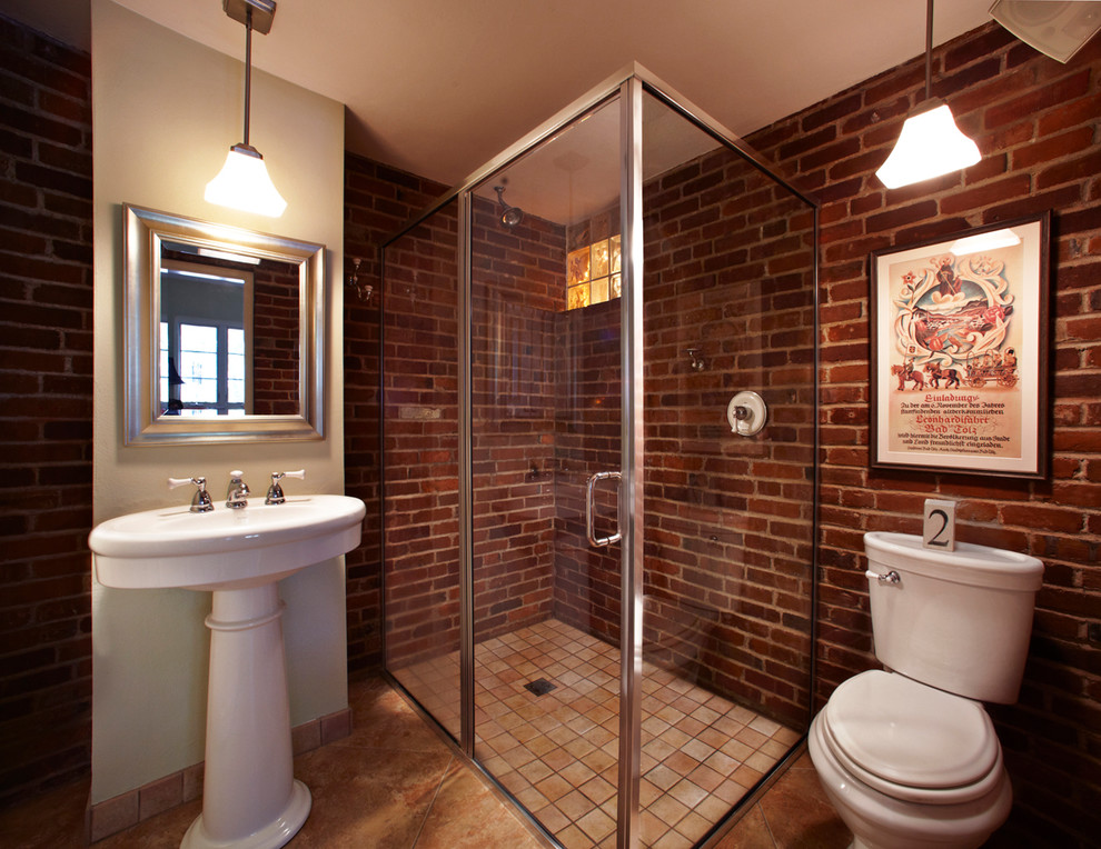Esempio di una stanza da bagno chic con lavabo a colonna