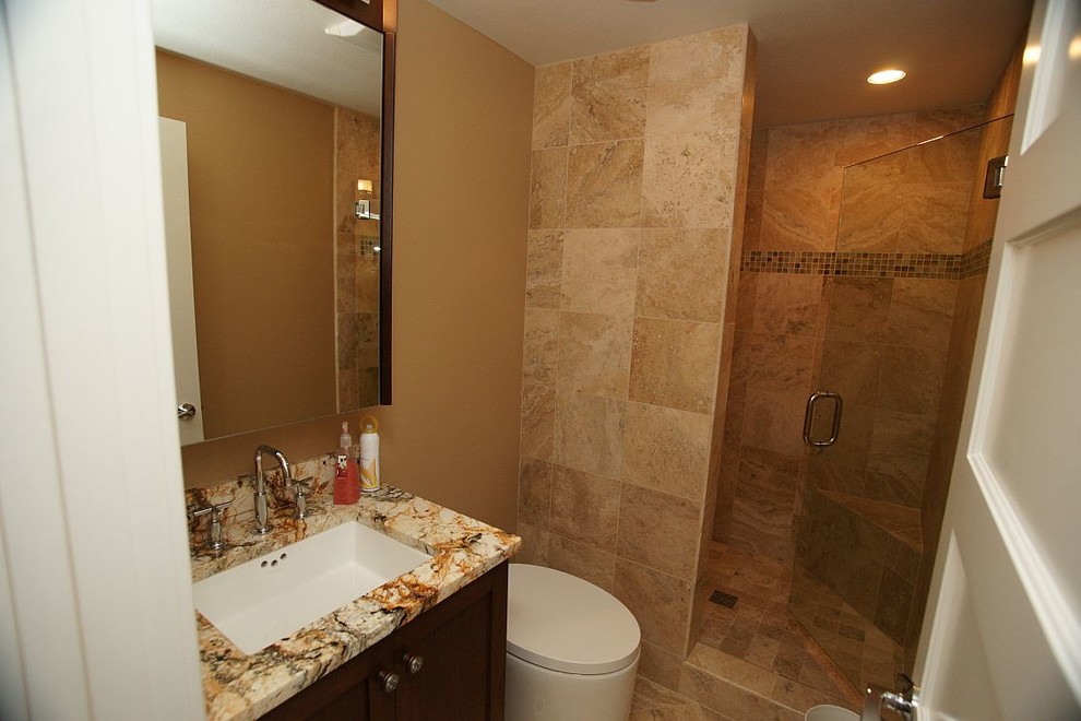 Klassisches Badezimmer mit Granit-Waschbecken/Waschtisch in Seattle
