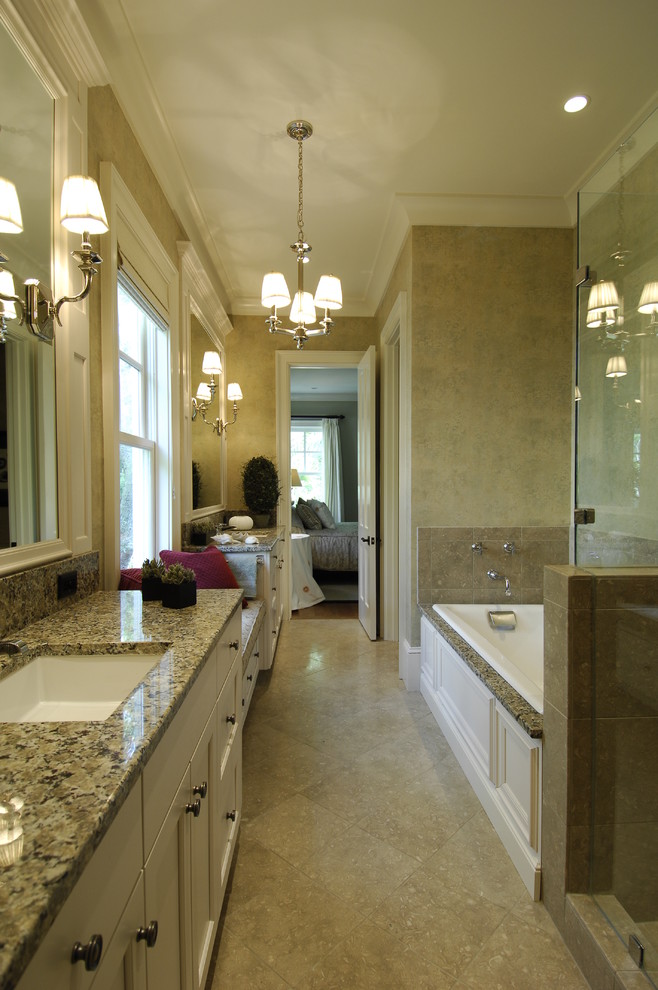 Idéer för ett stort klassiskt en-suite badrum, med en dusch i en alkov, beige väggar, klinkergolv i keramik, ett undermonterad handfat, luckor med infälld panel, vita skåp, ett platsbyggt badkar och granitbänkskiva