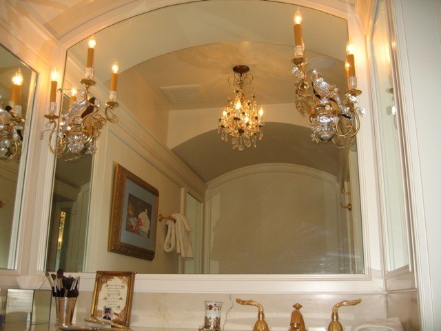 Medium sized victorian ensuite bathroom in Chicago with a console sink and white walls.