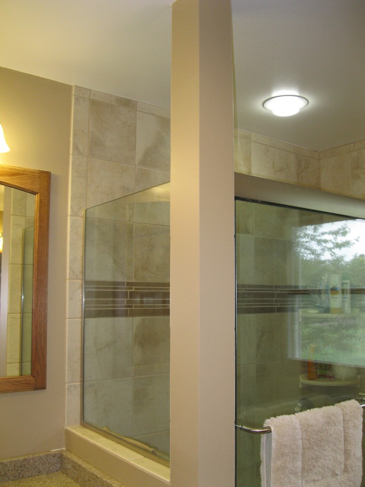 Example of a transitional bathroom design in Grand Rapids