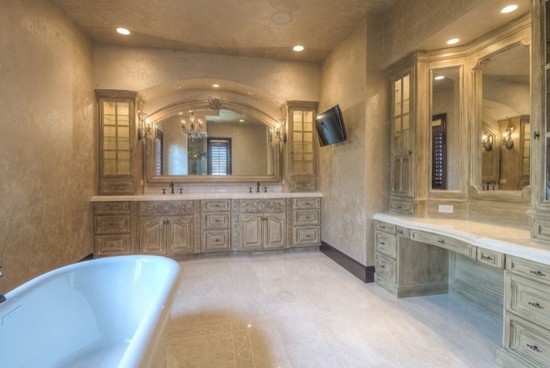 Expansive classic ensuite bathroom in Phoenix with flat-panel cabinets, medium wood cabinets, a built-in bath, a built-in shower, a one-piece toilet, white tiles, porcelain tiles, beige walls, porcelain flooring, a built-in sink and granite worktops.