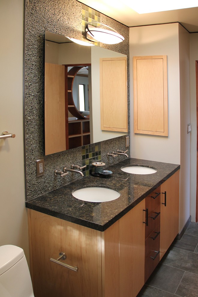 Example of a minimalist bathroom design in San Francisco