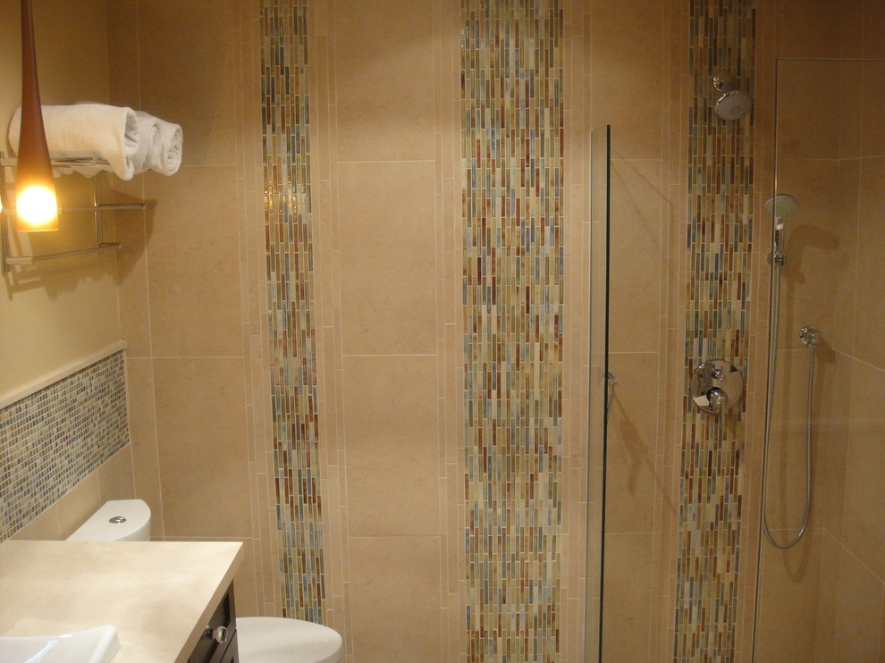 Cette image montre une petite salle d'eau minimaliste en bois foncé avec un placard à porte shaker, une douche à l'italienne, WC séparés, un carrelage bleu, des carreaux en allumettes, un mur beige, un lavabo posé, un plan de toilette en surface solide et un sol en carrelage de porcelaine.