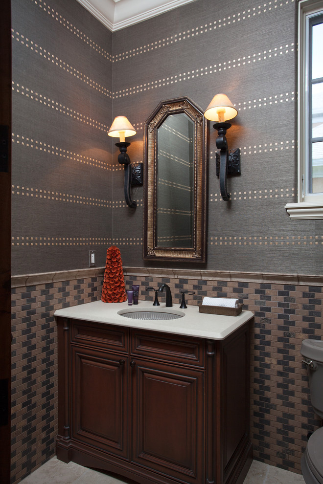 Klassisches Badezimmer mit grauer Wandfarbe in Orlando