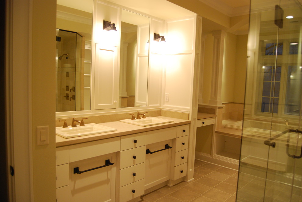 Example of a classic bathroom design in Milwaukee