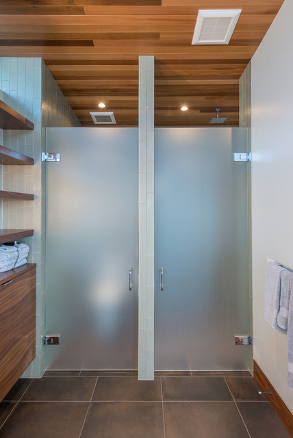 Beach Drive Waterfront Studio. Camano Island WA - Modern - Badezimmer