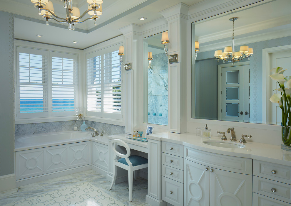 На фото: главная ванная комната среднего размера в морском стиле с плоскими фасадами, белой плиткой, мраморным полом, врезной раковиной и столешницей из кварцита