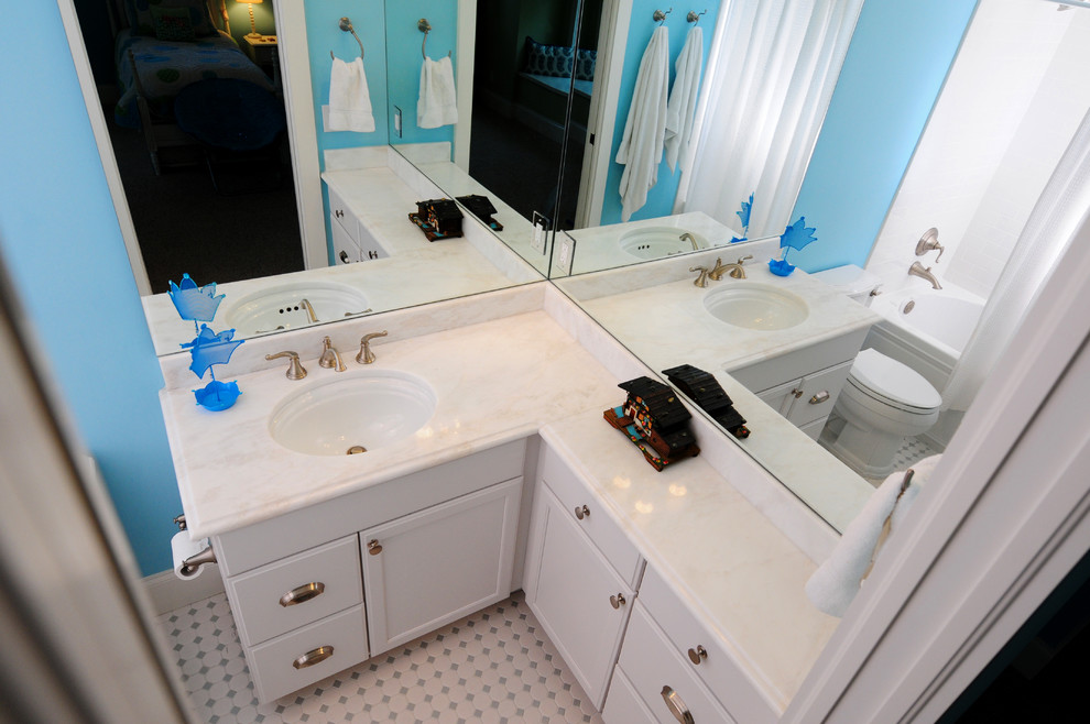 Inspiration for a coastal bathroom remodel in Tampa
