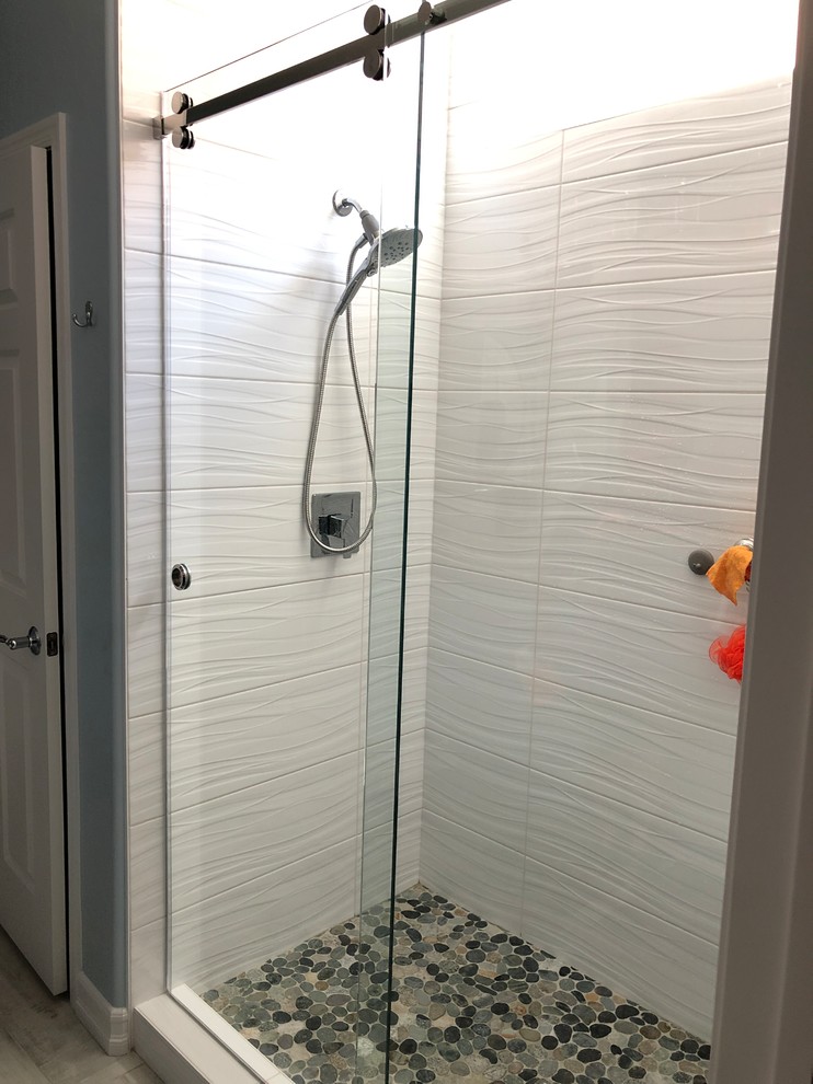 Bathroom - coastal bathroom idea in Las Vegas
