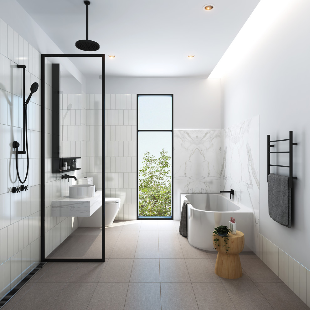 Modernes Badezimmer mit Eckbadewanne, Nasszelle, Wandtoilette, weißen Fliesen, weißer Wandfarbe, Terrakottaboden, grauem Boden, offener Dusche und weißer Waschtischplatte in Melbourne
