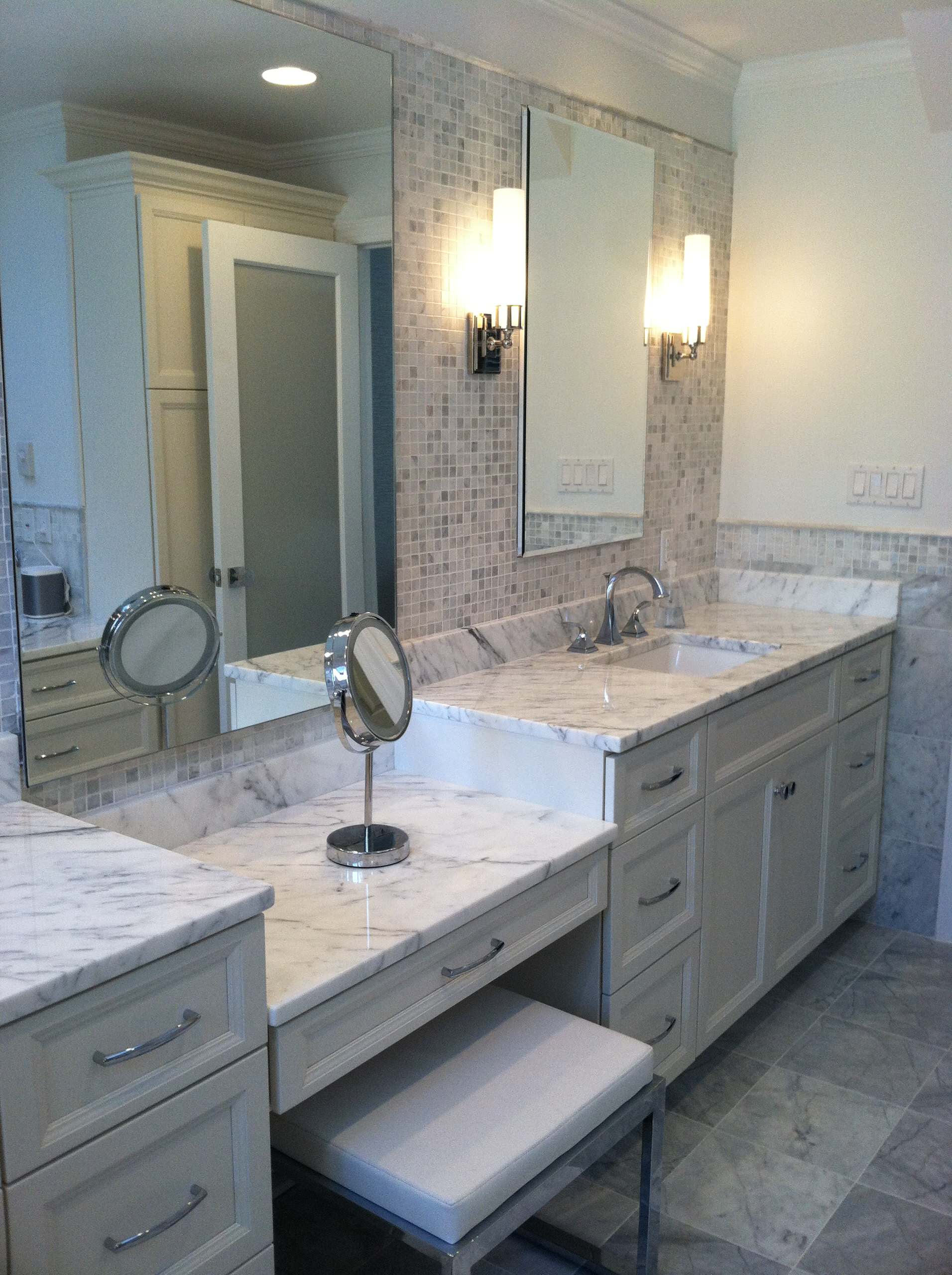 Arriba 37+ imagen carrera marble bathroom designs