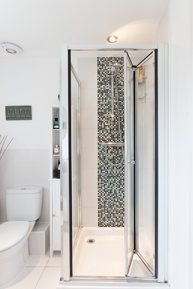 Mittelgroßes Modernes Badezimmer En Suite in Berkshire
