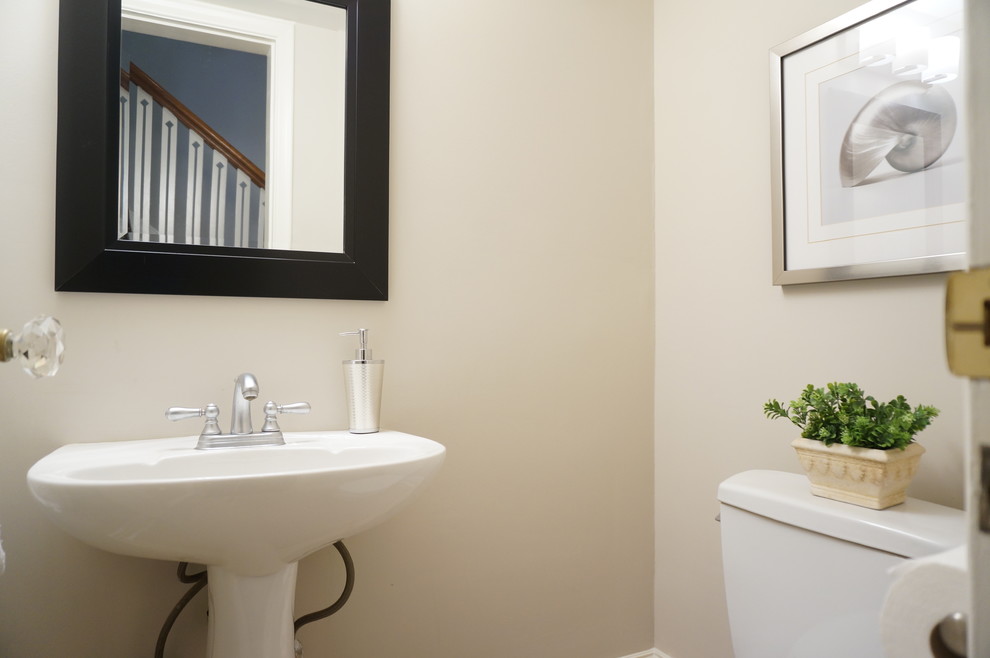 Example of a mid-sized transitional 3/4 bathroom design in Toronto with a pedestal sink, a one-piece toilet and beige walls