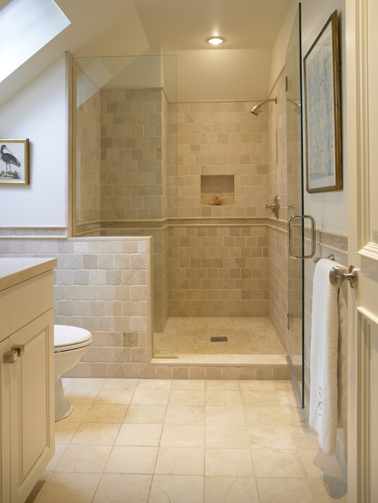 Foto de cuarto de baño clásico con baldosas y/o azulejos de travertino