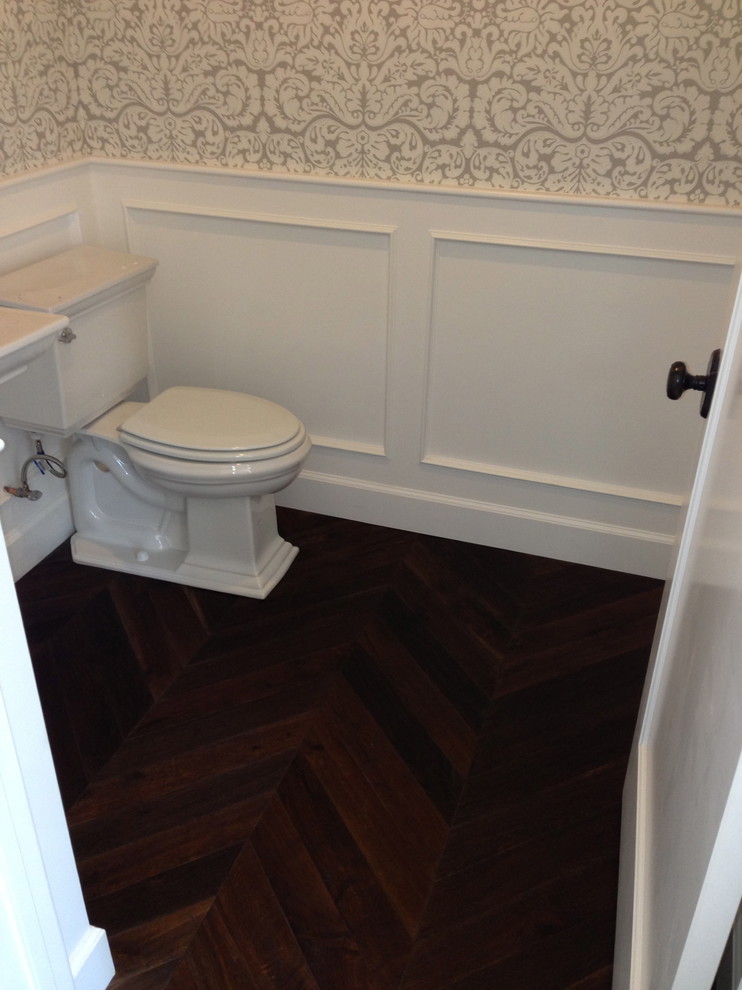Classic bathroom in Los Angeles with a pedestal sink and a two-piece toilet.